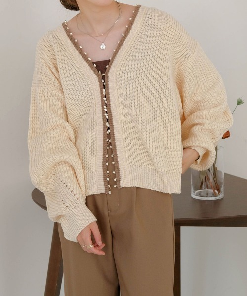 Bab（バブ）の「バイカラーパールカーディガントップス（カーディガン/ボレロ・レディース・チャコールグレー/アイボリー/モカ・FREE）」の4枚目の写真