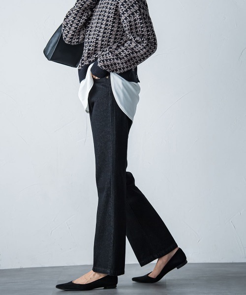 socolla（ソコラ）の「【socolla】センタープレスフレアデニムパンツ（デニムパンツ・レディース・ブラック/ブルー・M/S）」の8枚目の写真
