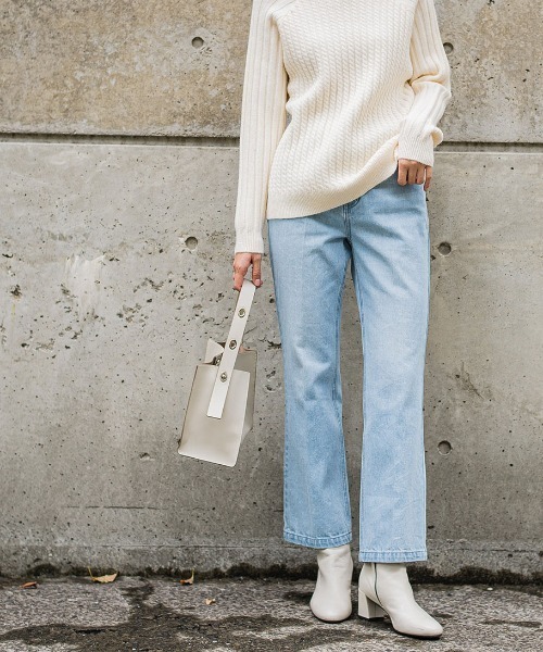 socolla（ソコラ）の「【socolla】センタープレスフレアデニムパンツ（デニムパンツ・レディース・ブラック/ブルー・M/S）」の11枚目の写真