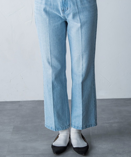 socolla（ソコラ）の「【socolla】センタープレスフレアデニムパンツ（デニムパンツ・レディース・ブラック/ブルー・M/S）」の17枚目の写真