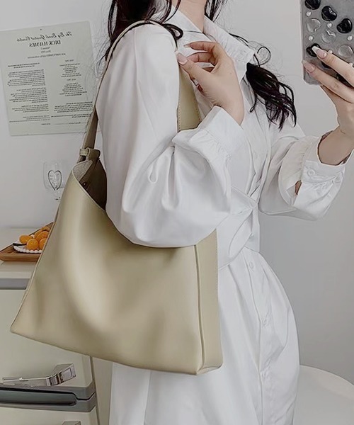 ROOPTOKYO(ループトウキョウ)の「▲フェイクレザー ワイドベルト ショルダーバッグ(ショルダーバッグ・レディース・オフホワイト/ブラック/ライトベージュ・FREE)」の2枚目の写真