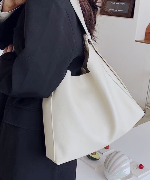 ROOPTOKYO(ループトウキョウ)の「▲フェイクレザー ワイドベルト ショルダーバッグ(ショルダーバッグ・レディース・オフホワイト/ブラック/ライトベージュ・FREE)」の11枚目の写真
