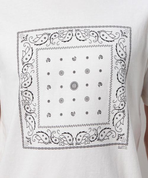 coen(コーエン)の「【smart 2015年 7月号掲載】USAコットンプリントTバンダナ(Tシャツ/カットソー・メンズ・ホワイト/ネイビー・X-LARGE/MEDIUM/LARGE/SMALL)」の4枚目の写真