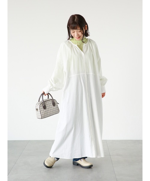 ehka sopo（エヘカソポ）の「ギャザーシャツワンピース（シャツワンピース・レディース・オフホワイト/ブラック/サックスブルー・ﾌﾘ-）」の6枚目の写真