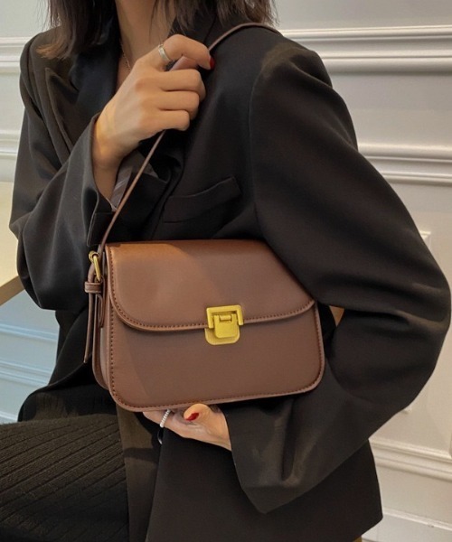 wears(ウェアーズ)の「PUフラップミニショルダーバッグ(ショルダーバッグ・レディース・ブラック/ダークブラウン/アイボリー・FREE)」の3枚目の写真