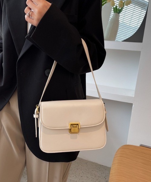 wears(ウェアーズ)の「PUフラップミニショルダーバッグ(ショルダーバッグ・レディース・ブラック/ダークブラウン/アイボリー・FREE)」の1枚目の写真