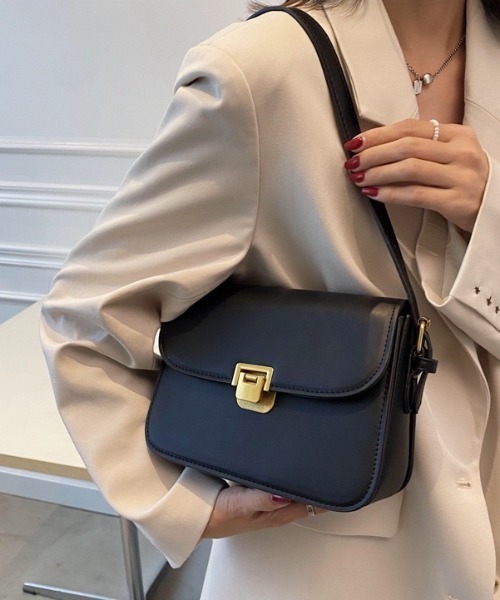 wears(ウェアーズ)の「PUフラップミニショルダーバッグ(ショルダーバッグ・レディース・ブラック/ダークブラウン/アイボリー・FREE)」の2枚目の写真