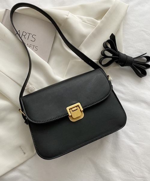 wears(ウェアーズ)の「PUフラップミニショルダーバッグ(ショルダーバッグ・レディース・ブラック/ダークブラウン/アイボリー・FREE)」の4枚目の写真