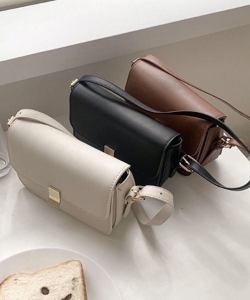 wears(ウェアーズ)の「PUフラップミニショルダーバッグ(ショルダーバッグ・レディース・ブラック/ダークブラウン/アイボリー・FREE)」の10枚目の写真