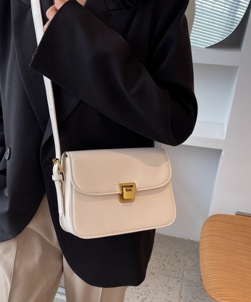 wears(ウェアーズ)の「PUフラップミニショルダーバッグ(ショルダーバッグ・レディース・ブラック/ダークブラウン/アイボリー・FREE)」の13枚目の写真