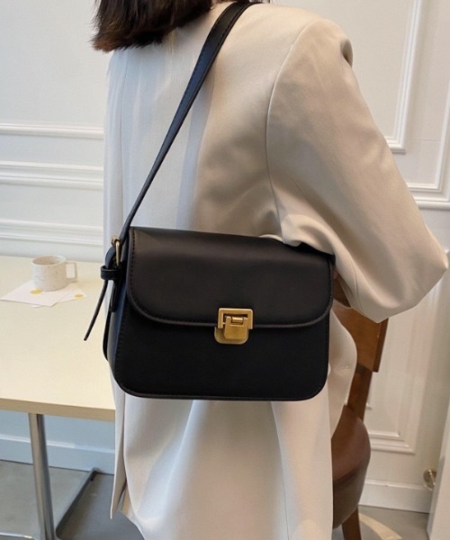 wears(ウェアーズ)の「PUフラップミニショルダーバッグ(ショルダーバッグ・レディース・ブラック/ダークブラウン/アイボリー・FREE)」の15枚目の写真