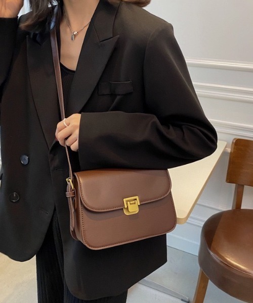 wears(ウェアーズ)の「PUフラップミニショルダーバッグ(ショルダーバッグ・レディース・ブラック/ダークブラウン/アイボリー・FREE)」の16枚目の写真