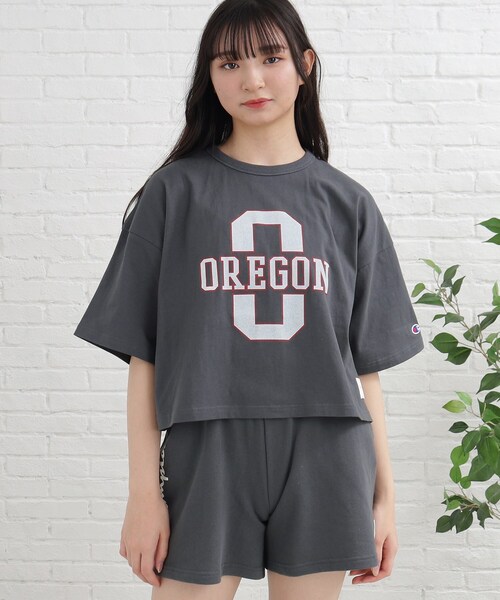 PINK-latte(ピンクラテ)の「◆【Champion/チャンピオン】コラボ 短丈Tシャツ(Tシャツ/カットソー・キッズ・チャコールグレー/ライトグレー・16/14/15 )」の3枚目の写真