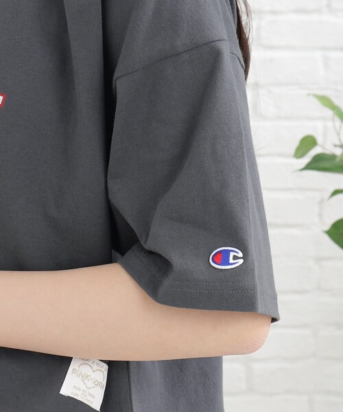 PINK-latte(ピンクラテ)の「◆【Champion/チャンピオン】コラボ 短丈Tシャツ(Tシャツ/カットソー・キッズ・チャコールグレー/ライトグレー・16/14/15 )」の7枚目の写真