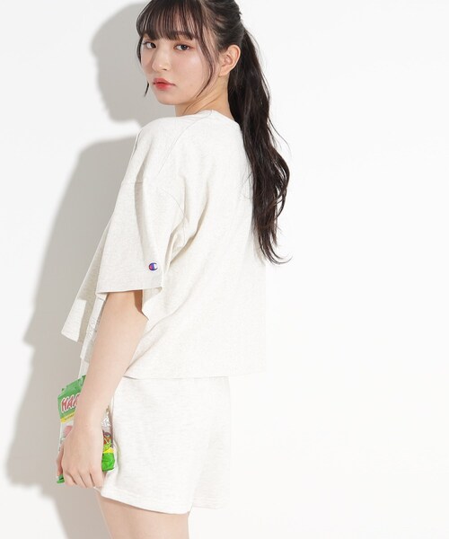 PINK-latte(ピンクラテ)の「◆【Champion/チャンピオン】コラボ 短丈Tシャツ(Tシャツ/カットソー・キッズ・チャコールグレー/ライトグレー・16/14/15 )」の11枚目の写真