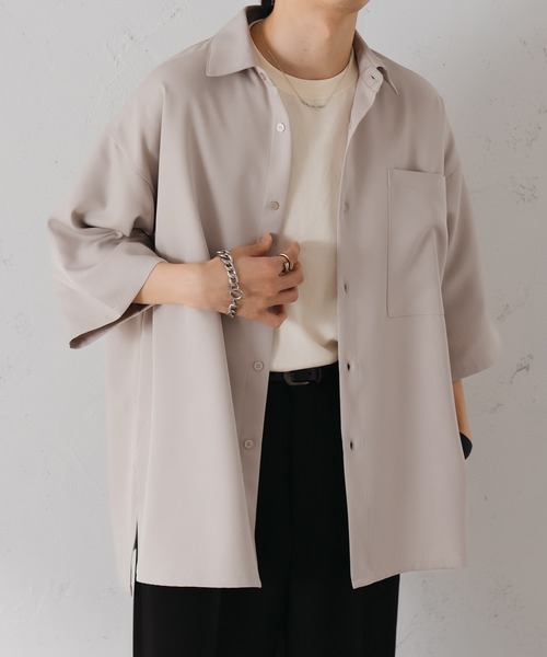 epnok(エプノック)の「サイドスリットベーシックルーズシャツ(シャツ/ブラウス・メンズ・ブラック/チャコールグレー/モカ/オフホワイト/グレイッシュベージュ/グレイッシュブルー・SMALL/X-SMALL/LARGE/MEDIUM)」の5枚目の写真