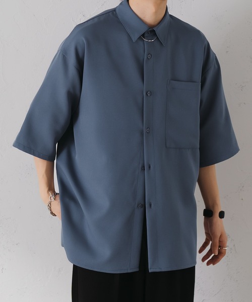 epnok(エプノック)の「サイドスリットベーシックルーズシャツ(シャツ/ブラウス・メンズ・ブラック/チャコールグレー/モカ/オフホワイト/グレイッシュベージュ/グレイッシュブルー・SMALL/X-SMALL/LARGE/MEDIUM)」の6枚目の写真