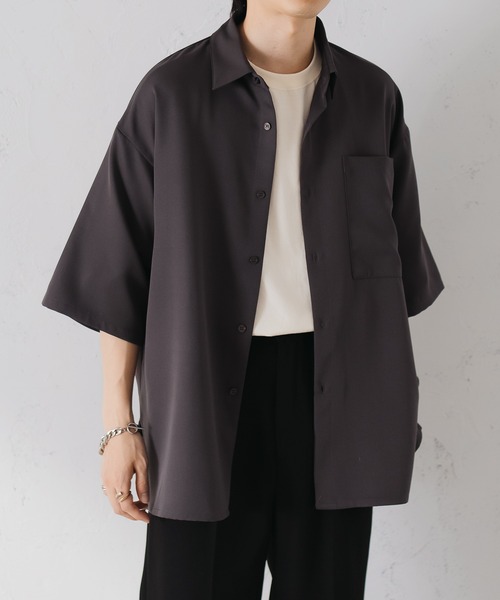 epnok(エプノック)の「サイドスリットベーシックルーズシャツ(シャツ/ブラウス・メンズ・ブラック/チャコールグレー/モカ/オフホワイト/グレイッシュベージュ/グレイッシュブルー・SMALL/X-SMALL/LARGE/MEDIUM)」の3枚目の写真