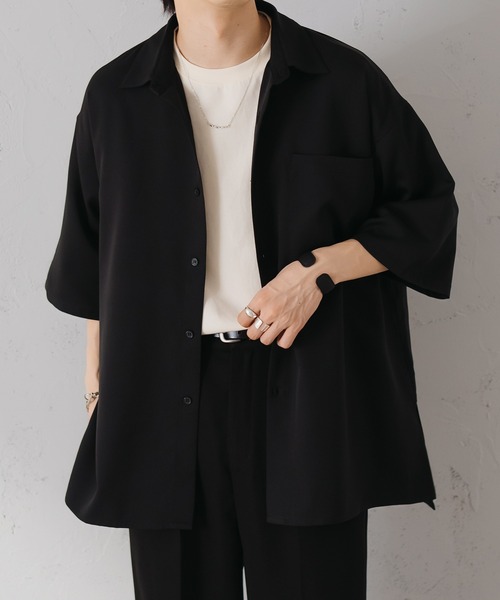 epnok(エプノック)の「サイドスリットベーシックルーズシャツ(シャツ/ブラウス・メンズ・ブラック/チャコールグレー/モカ/オフホワイト/グレイッシュベージュ/グレイッシュブルー・SMALL/X-SMALL/LARGE/MEDIUM)」の2枚目の写真