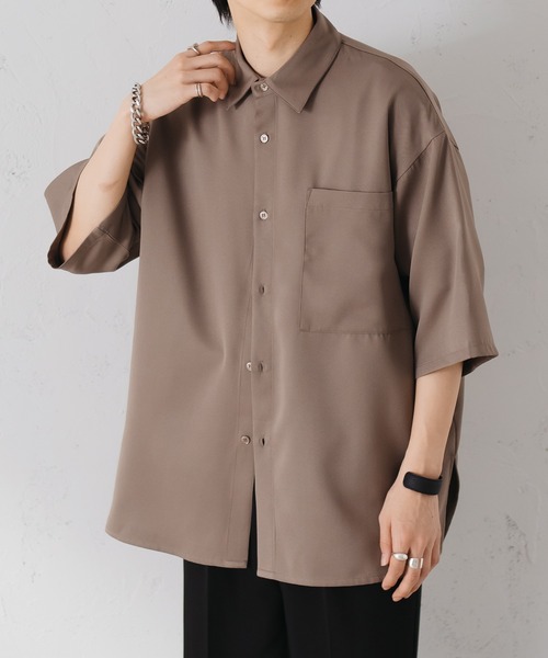 epnok(エプノック)の「サイドスリットベーシックルーズシャツ(シャツ/ブラウス・メンズ・ブラック/チャコールグレー/モカ/オフホワイト/グレイッシュベージュ/グレイッシュブルー・SMALL/X-SMALL/LARGE/MEDIUM)」の4枚目の写真