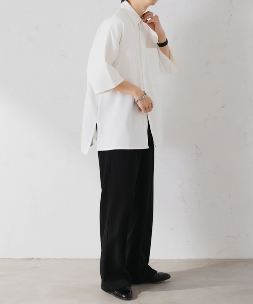 epnok(エプノック)の「サイドスリットベーシックルーズシャツ(シャツ/ブラウス・メンズ・ブラック/チャコールグレー/モカ/オフホワイト/グレイッシュベージュ/グレイッシュブルー・SMALL/X-SMALL/LARGE/MEDIUM)」の13枚目の写真