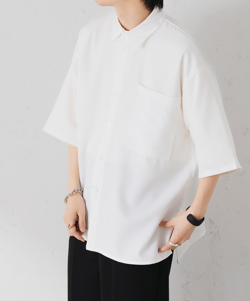 epnok(エプノック)の「サイドスリットベーシックルーズシャツ(シャツ/ブラウス・メンズ・ブラック/チャコールグレー/モカ/オフホワイト/グレイッシュベージュ/グレイッシュブルー・SMALL/X-SMALL/LARGE/MEDIUM)」の7枚目の写真