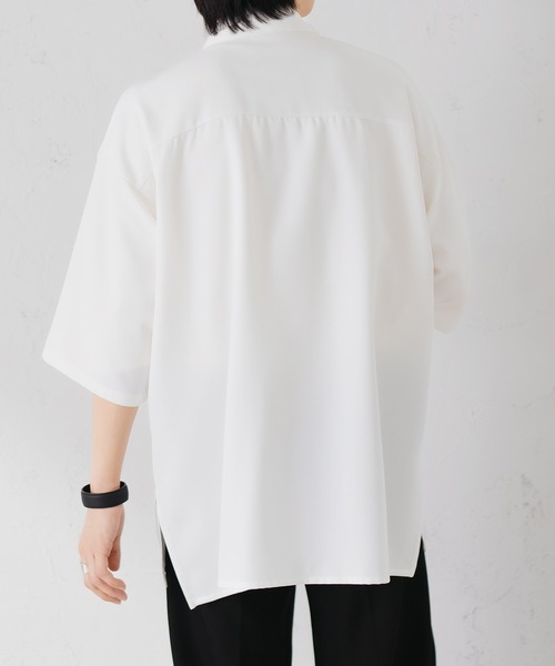 epnok(エプノック)の「サイドスリットベーシックルーズシャツ(シャツ/ブラウス・メンズ・ブラック/チャコールグレー/モカ/オフホワイト/グレイッシュベージュ/グレイッシュブルー・SMALL/X-SMALL/LARGE/MEDIUM)」の10枚目の写真