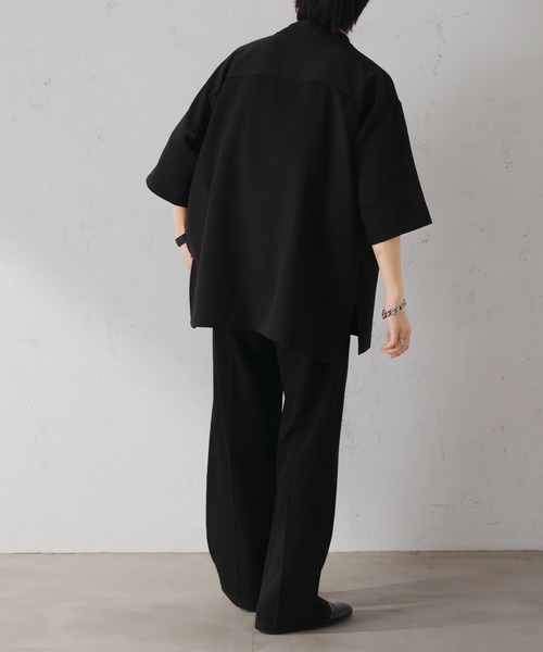 epnok(エプノック)の「サイドスリットベーシックルーズシャツ(シャツ/ブラウス・メンズ・ブラック/チャコールグレー/モカ/オフホワイト/グレイッシュベージュ/グレイッシュブルー・SMALL/X-SMALL/LARGE/MEDIUM)」の22枚目の写真