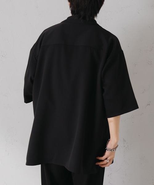 epnok(エプノック)の「サイドスリットベーシックルーズシャツ(シャツ/ブラウス・メンズ・ブラック/チャコールグレー/モカ/オフホワイト/グレイッシュベージュ/グレイッシュブルー・SMALL/X-SMALL/LARGE/MEDIUM)」の19枚目の写真