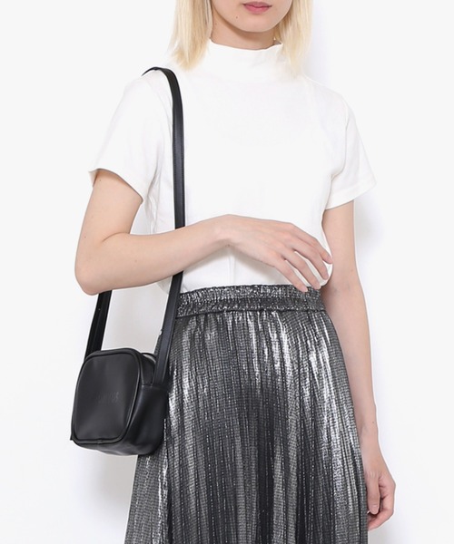 PUNYUS(プニュズ)の「ロゴカメラバッグ(ショルダーバッグ・レディース・ブラック/シルバー/ピンク/グリーン・FREE)」の9枚目の写真