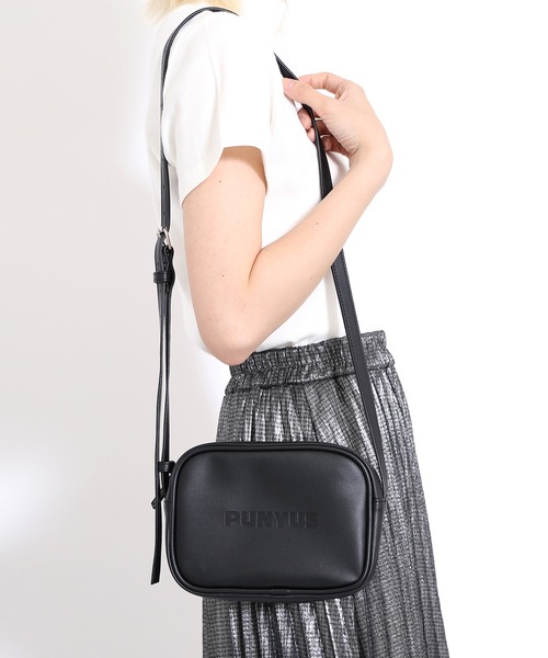 PUNYUS(プニュズ)の「ロゴカメラバッグ(ショルダーバッグ・レディース・ブラック/シルバー/ピンク/グリーン・FREE)」の10枚目の写真