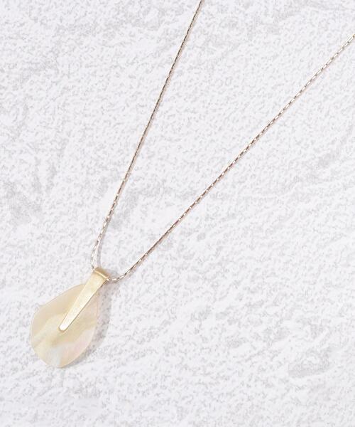 SHOO・LA・RUE（シューラルー）の「◆オーロラプレートネックレス（ネックレス・レディース・ライトベージュ/アイボリー/ライトブルー・00）」の2枚目の写真