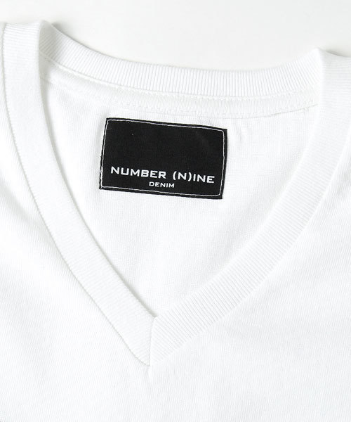 NUMBER (N)INE DENIM（ナンバーナインデニム）の「【NUMBER (N)INE DENIM】NUMBER (N)INEロゴVネックTee（Tシャツ/カットソー・メンズ・ホワイト/ブラック・SMALL/LARGE/MEDIUM）」の6枚目の写真