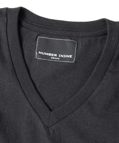 NUMBER (N)INE DENIM（ナンバーナインデニム）の「【NUMBER (N)INE DENIM】NUMBER (N)INEロゴVネックTee（Tシャツ/カットソー・メンズ・ホワイト/ブラック・SMALL/LARGE/MEDIUM）」の12枚目の写真