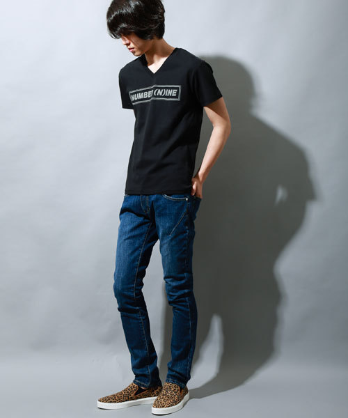 NUMBER (N)INE DENIM（ナンバーナインデニム）の「【NUMBER (N)INE DENIM】NUMBER (N)INEロゴVネックTee（Tシャツ/カットソー・メンズ・ホワイト/ブラック・SMALL/LARGE/MEDIUM）」の16枚目の写真