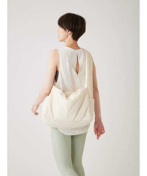 emmi（エミ）の「【emmi yoga】ナイロンワンショルダーBAG（ショルダーバッグ・レディース・パープル/ブラック/アイボリー・FREE）」の8枚目の写真