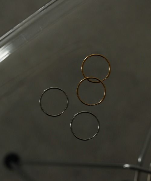 ORLEAN(オルレアン)の「金属アレルギー対応 シンプルフープピアス 25mm 316L(ピアス(両耳用)・レディース・シルバー/ゴールド・フリー)」の3枚目の写真