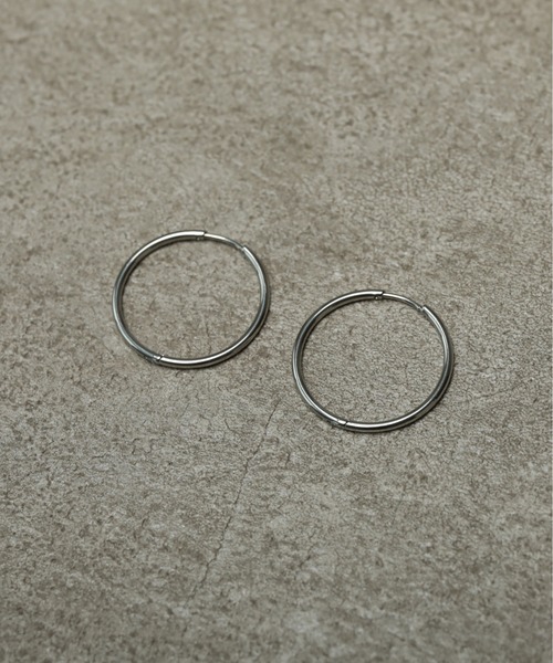 ORLEAN(オルレアン)の「金属アレルギー対応 シンプルフープピアス 25mm 316L(ピアス(両耳用)・レディース・シルバー/ゴールド・フリー)」の4枚目の写真