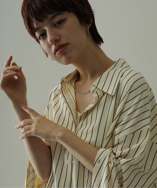 ORLEAN(オルレアン)の「金属アレルギー対応 シンプルフープピアス 25mm 316L(ピアス(両耳用)・レディース・シルバー/ゴールド・フリー)」の8枚目の写真