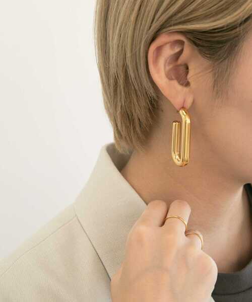 KBF(ケイビーエフ)の「カールステンレスピアス(ピアス(両耳用)・レディース・シルバー/ゴールド・ONE)」の1枚目の写真