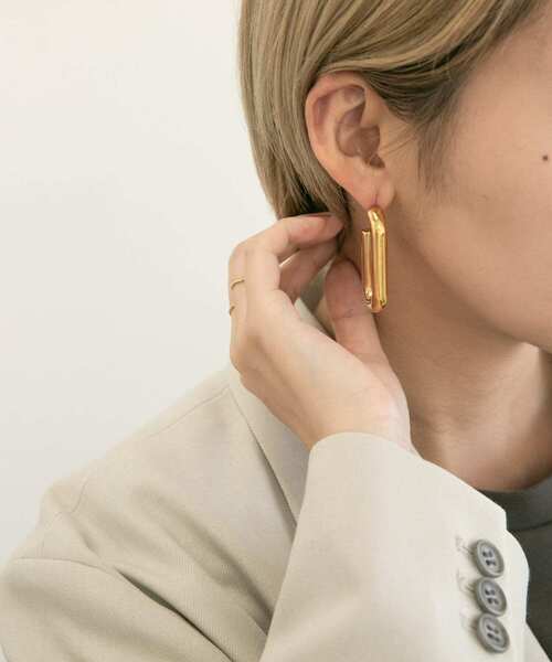 KBF(ケイビーエフ)の「カールステンレスピアス(ピアス(両耳用)・レディース・シルバー/ゴールド・ONE)」の6枚目の写真