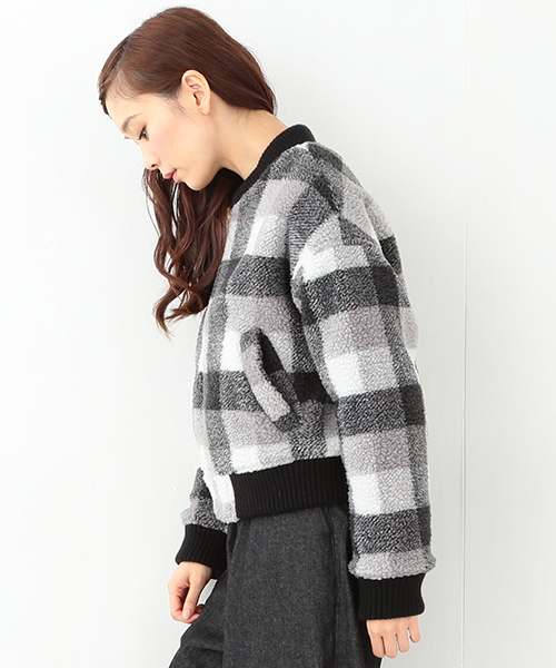 CAROLINA GLASER（カロリナ グレイサー）の「CAROLINA GLASER / リバーシブル ボアブルゾン（ブルゾン・レディース・ブラック/カーキブラウン・ONE SIZE）」の3枚目の写真