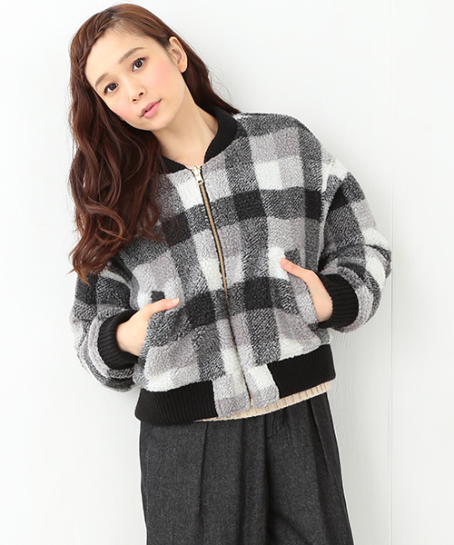 CAROLINA GLASER（カロリナ グレイサー）の「CAROLINA GLASER / リバーシブル ボアブルゾン（ブルゾン・レディース・ブラック/カーキブラウン・ONE SIZE）」の5枚目の写真