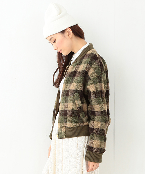 CAROLINA GLASER（カロリナ グレイサー）の「CAROLINA GLASER / リバーシブル ボアブルゾン（ブルゾン・レディース・ブラック/カーキブラウン・ONE SIZE）」の20枚目の写真