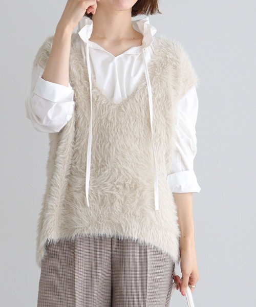 Pierrot（ピエロ）の「シャギーVネックニットベスト（ベスト・レディース・グレー/ブラック/ライトベージュ/チャコール・L/M/S）」の4枚目の写真