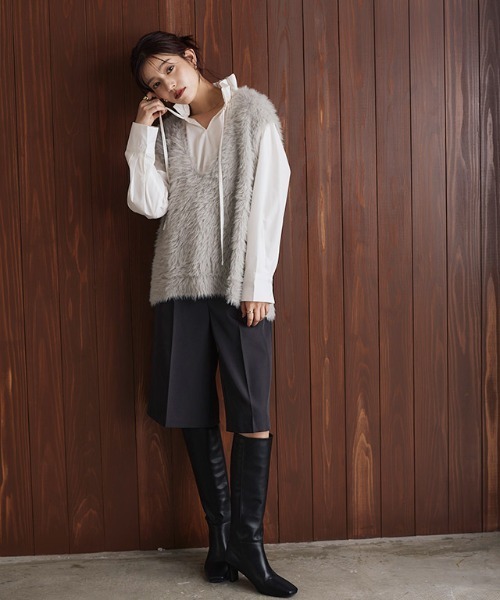 Pierrot（ピエロ）の「シャギーVネックニットベスト（ベスト・レディース・グレー/ブラック/ライトベージュ/チャコール・L/M/S）」の10枚目の写真