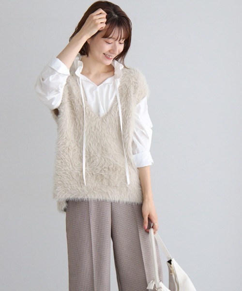 Pierrot（ピエロ）の「シャギーVネックニットベスト（ベスト・レディース・グレー/ブラック/ライトベージュ/チャコール・L/M/S）」の15枚目の写真