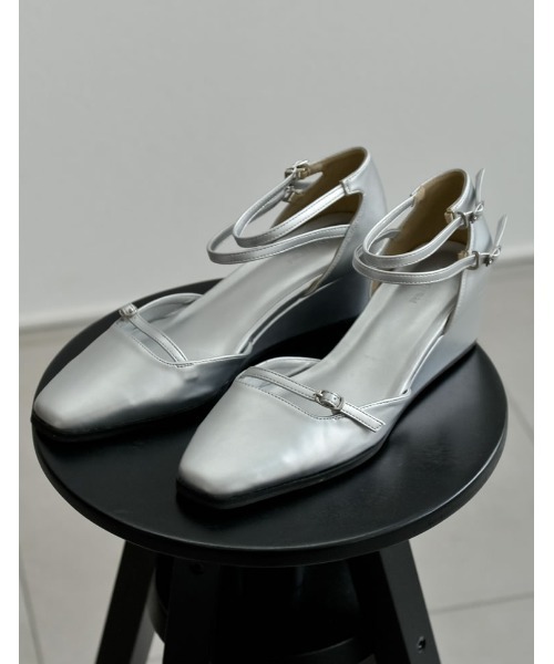 Re:EDIT（リエディ）の「[2023A/W COLLECTION][大きいサイズ有]ダブルアンクルストラップパンプス（パンプス・レディース・レッド/シルバー/ブラック/ホワイト・SMALL/LARGE/MEDIUM/X-LARGE/XX-LARGE）」の4枚目の写真