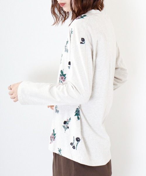 Emago(イマゴ)の「EMAGO 花刺繍プルオーバー(Tシャツ/カットソー・レディース・杢グレー/アイボリー/ブラック/ブラウン・FREE)」の14枚目の写真