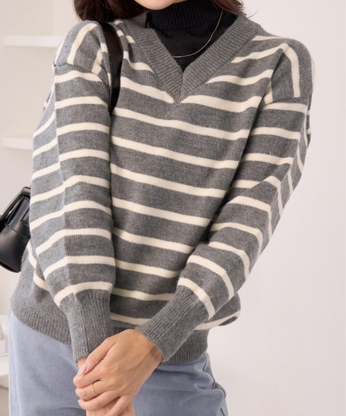 Ada.(エイダ)の「インナードッキングボーダーVネックニット(ニット/セーター・レディース・グレー/オフホワイト/ブラック・FREE)」の20枚目の写真